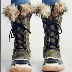 Women’s Sorel boots ( worn once for couple hours)